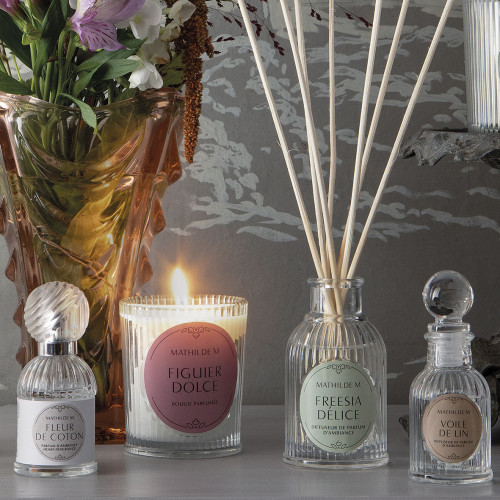 Les Intemporelles Scented Candle 145 g - Fleur de Thé