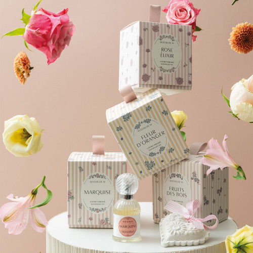 Les Intemporelles en Fleurs Gift Set with 30 ml room fragrance and scented decor - Fleur d'Oranger