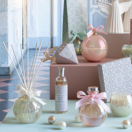 Bougie parfumée Boule de Noël Fête Nacrée 210 g - Thé de Fête